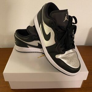 *SOLD* women nike jordan air 1 low